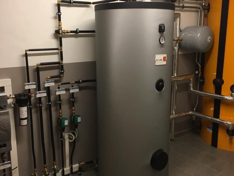 Wasserverteiler und Boiler